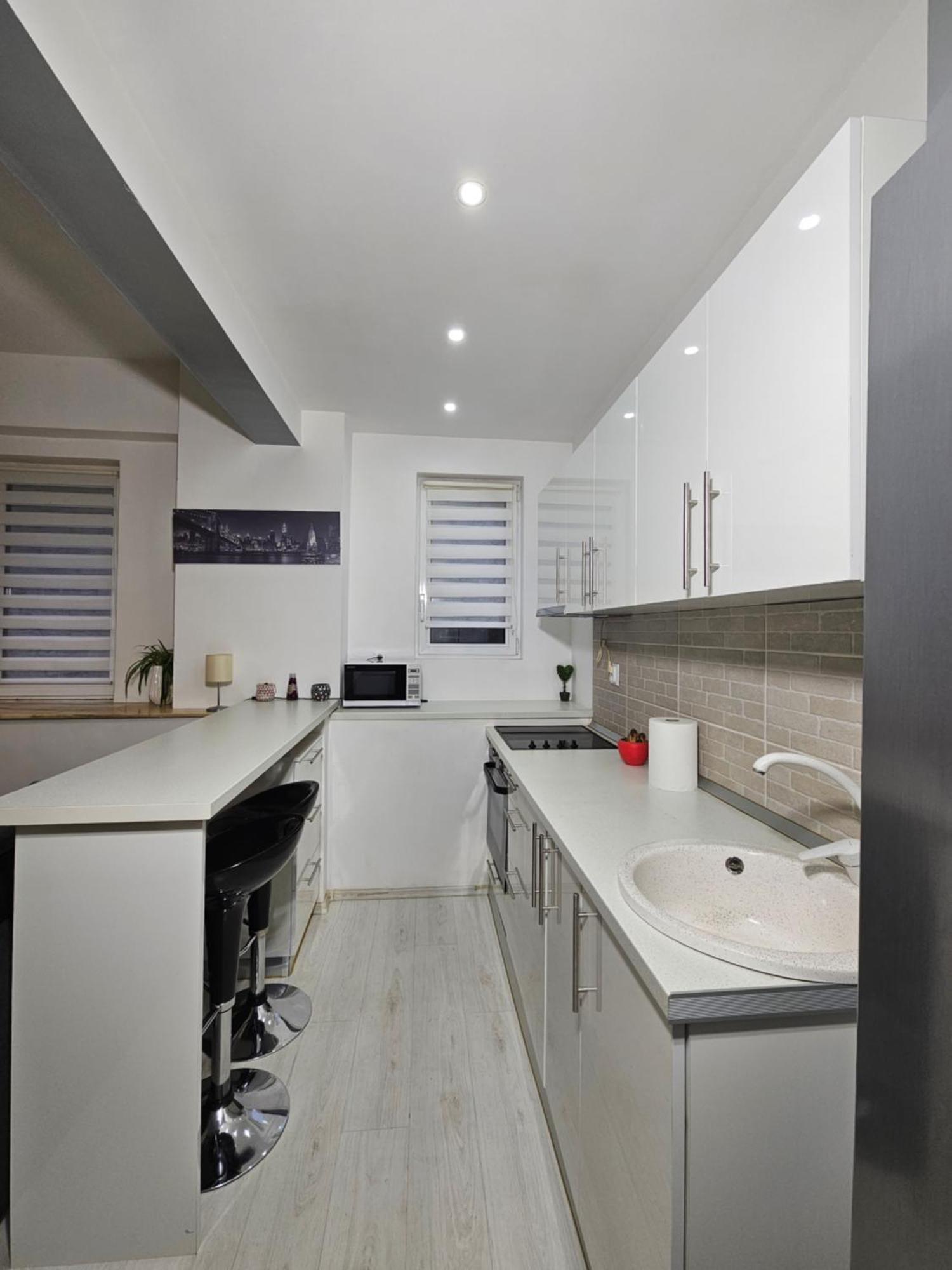 White By Hilton Ii
