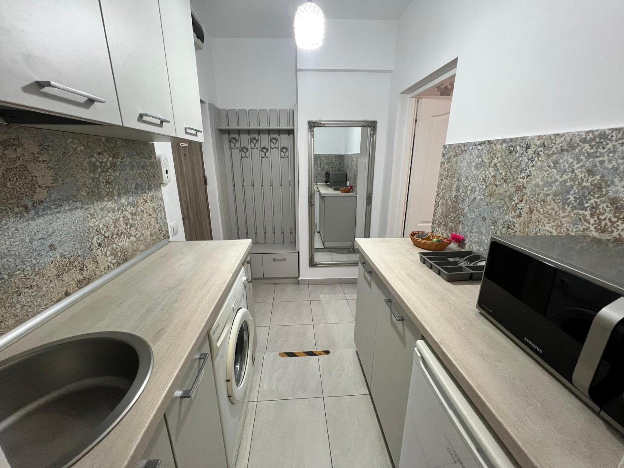 Apartment Bright & Beautiful In Prime Location Walk To Everything