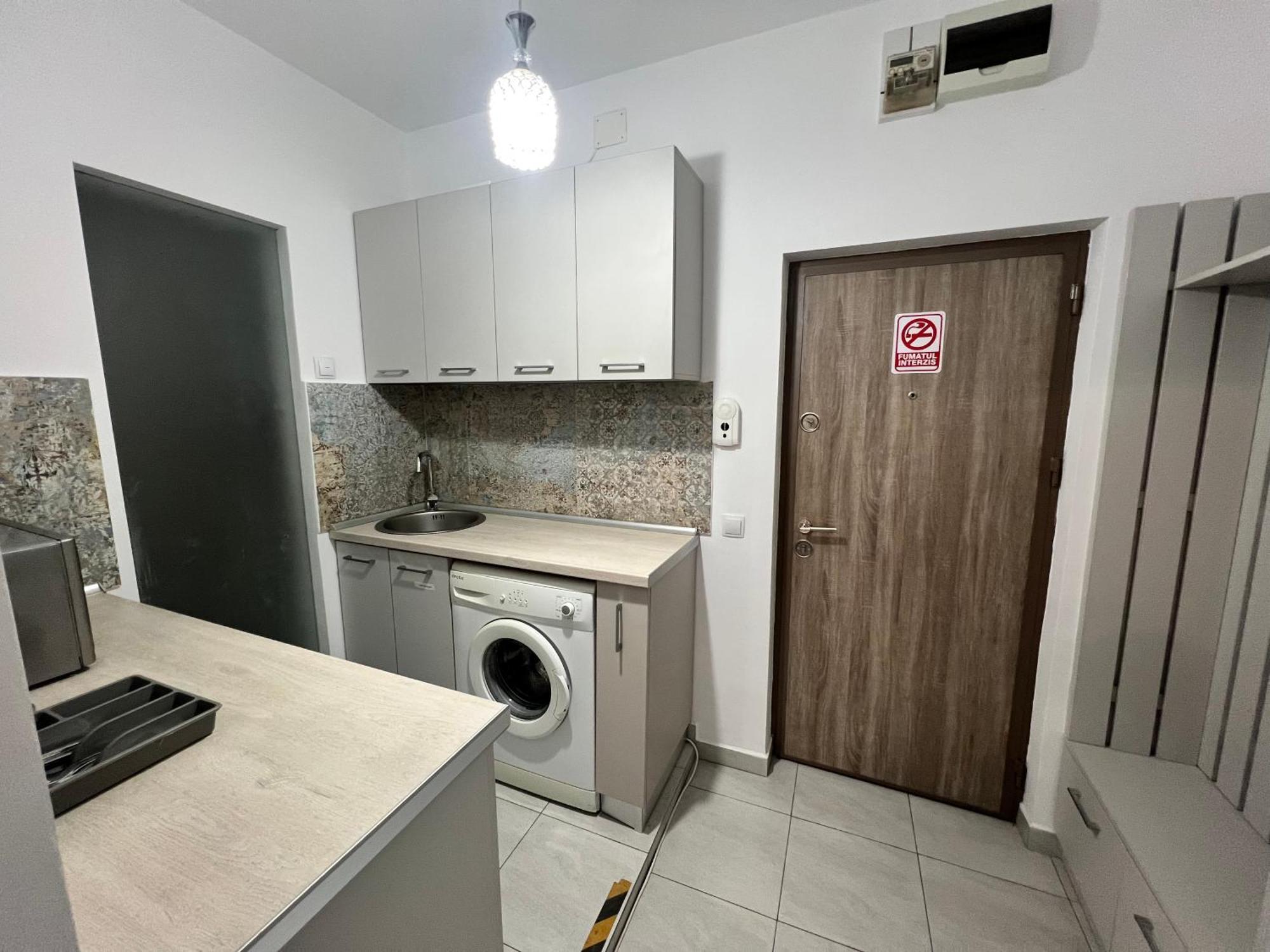 Bright & Beautiful In Prime Location Walk To Everything Apartment