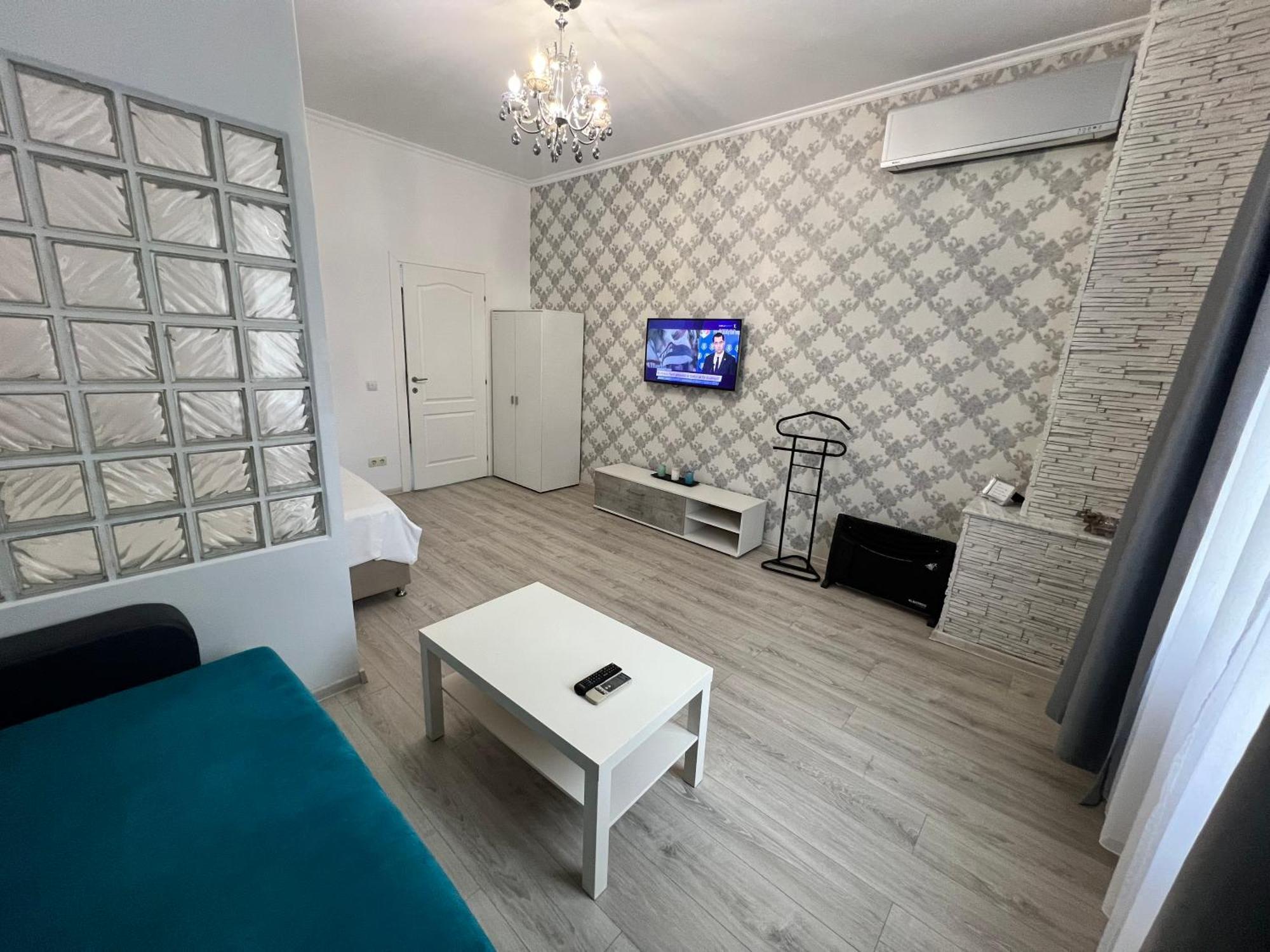 Bright & Beautiful In Prime Location Walk To Everything Apartment *