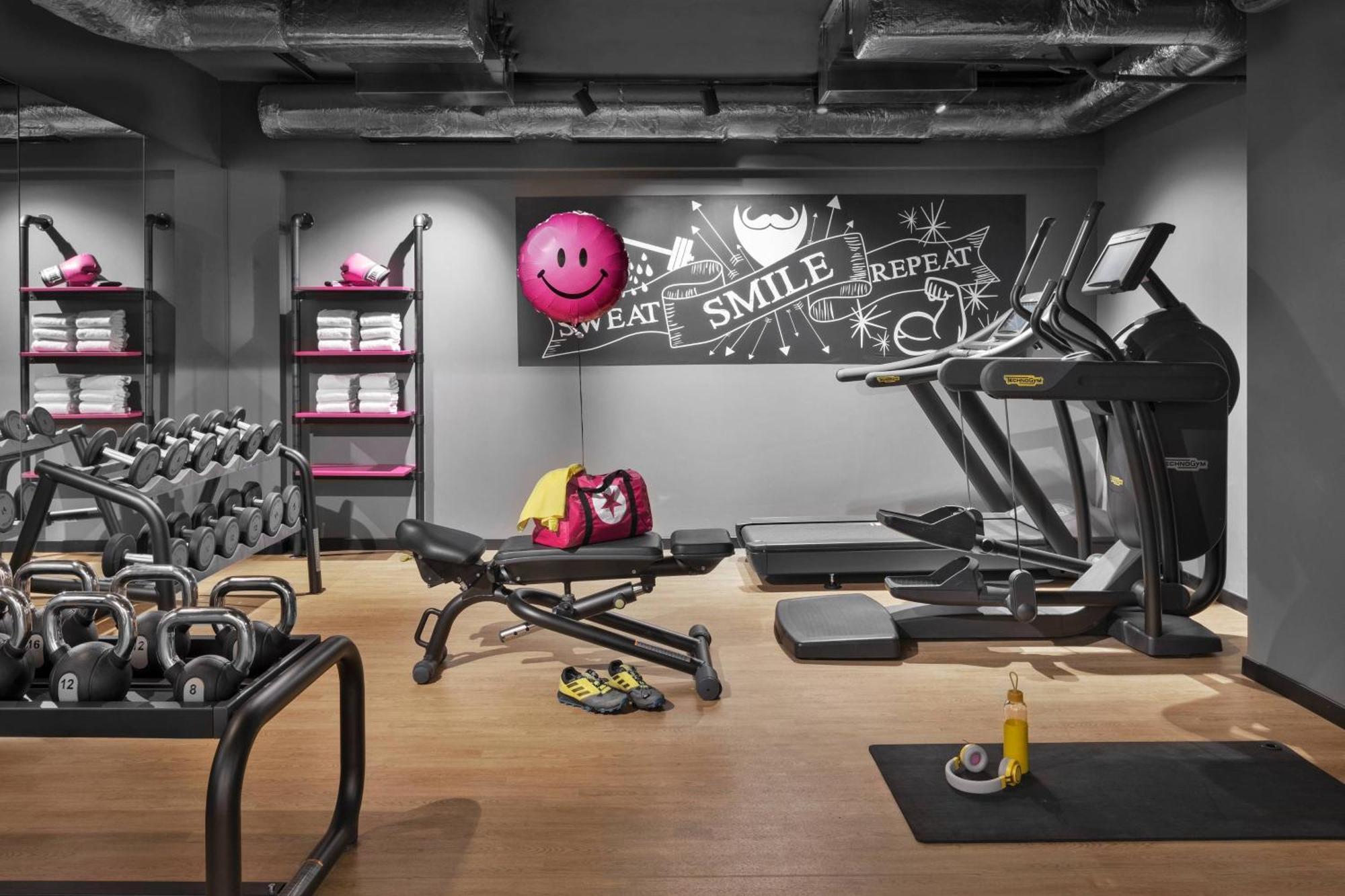 Moxy Old Town Hotel 3*