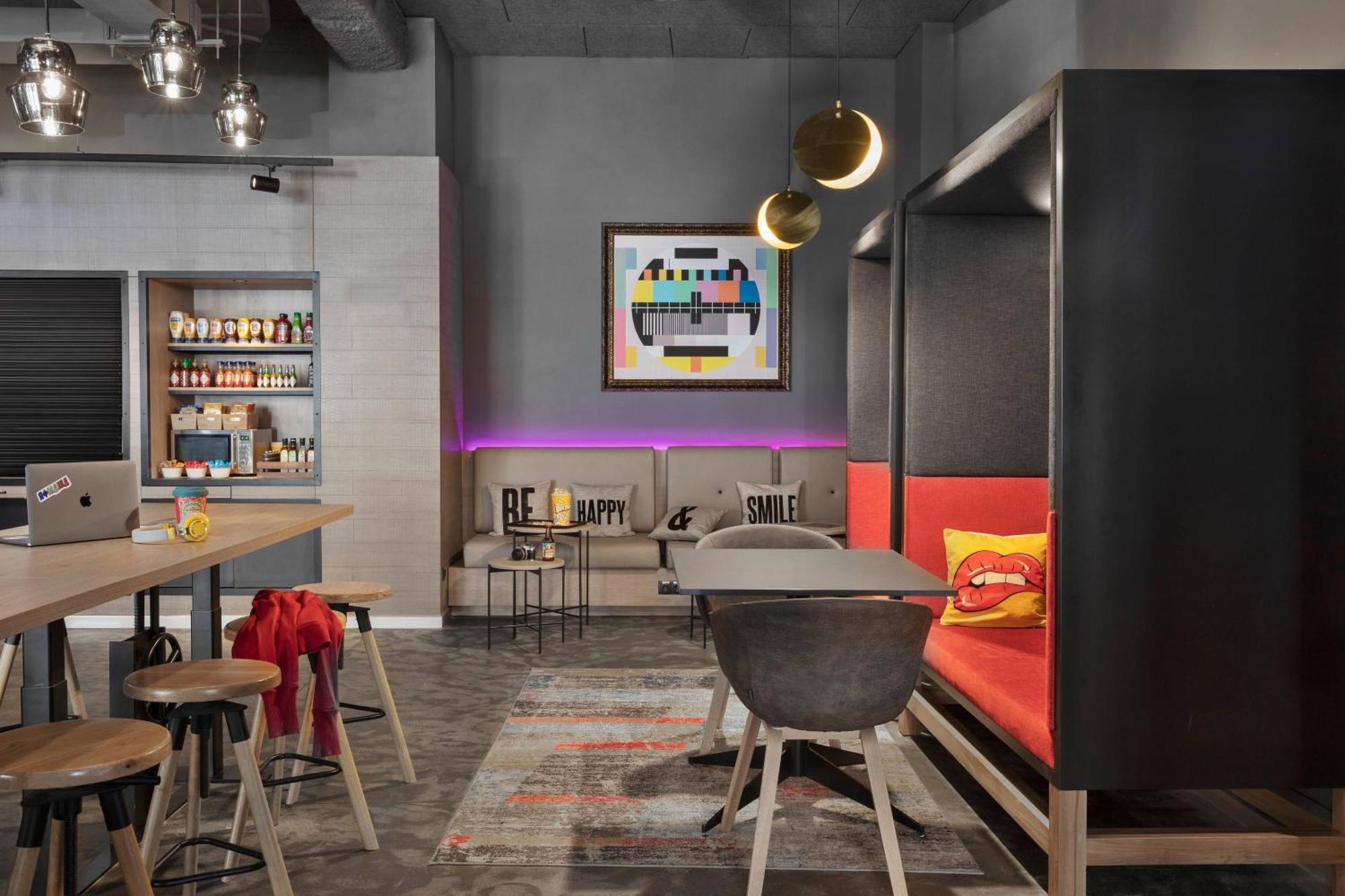 Hotel Moxy Old Town 3*