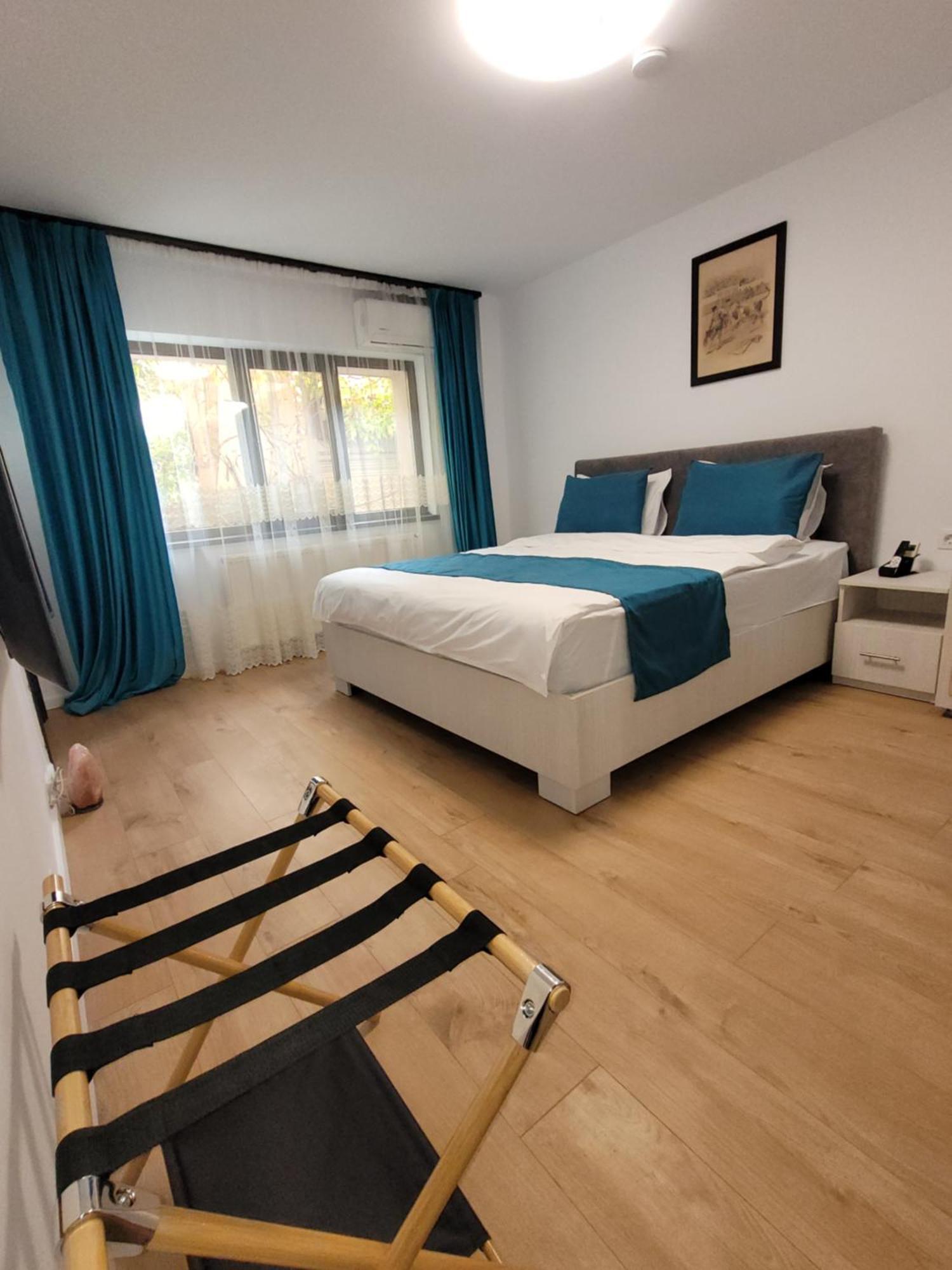 3 Baneasa Airport Inn *
