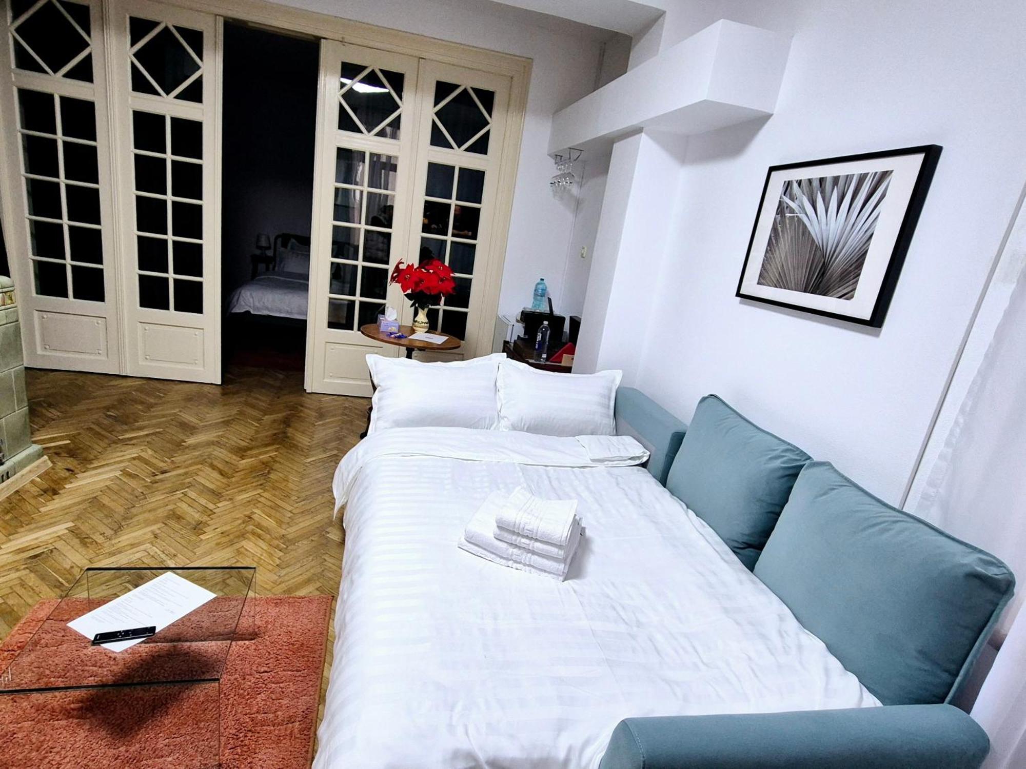 Boutique Old 2 *