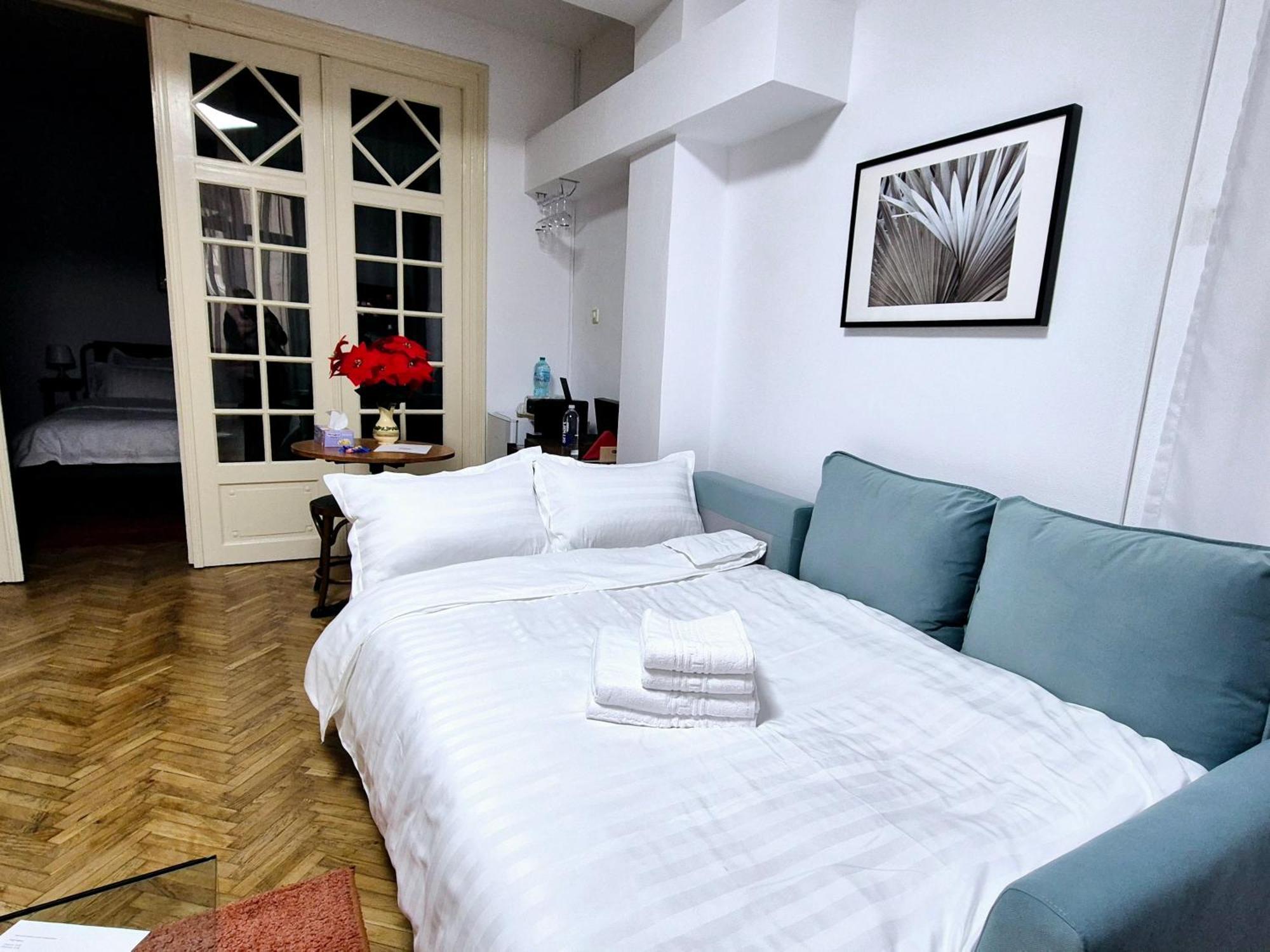 Boutique Old 2 *