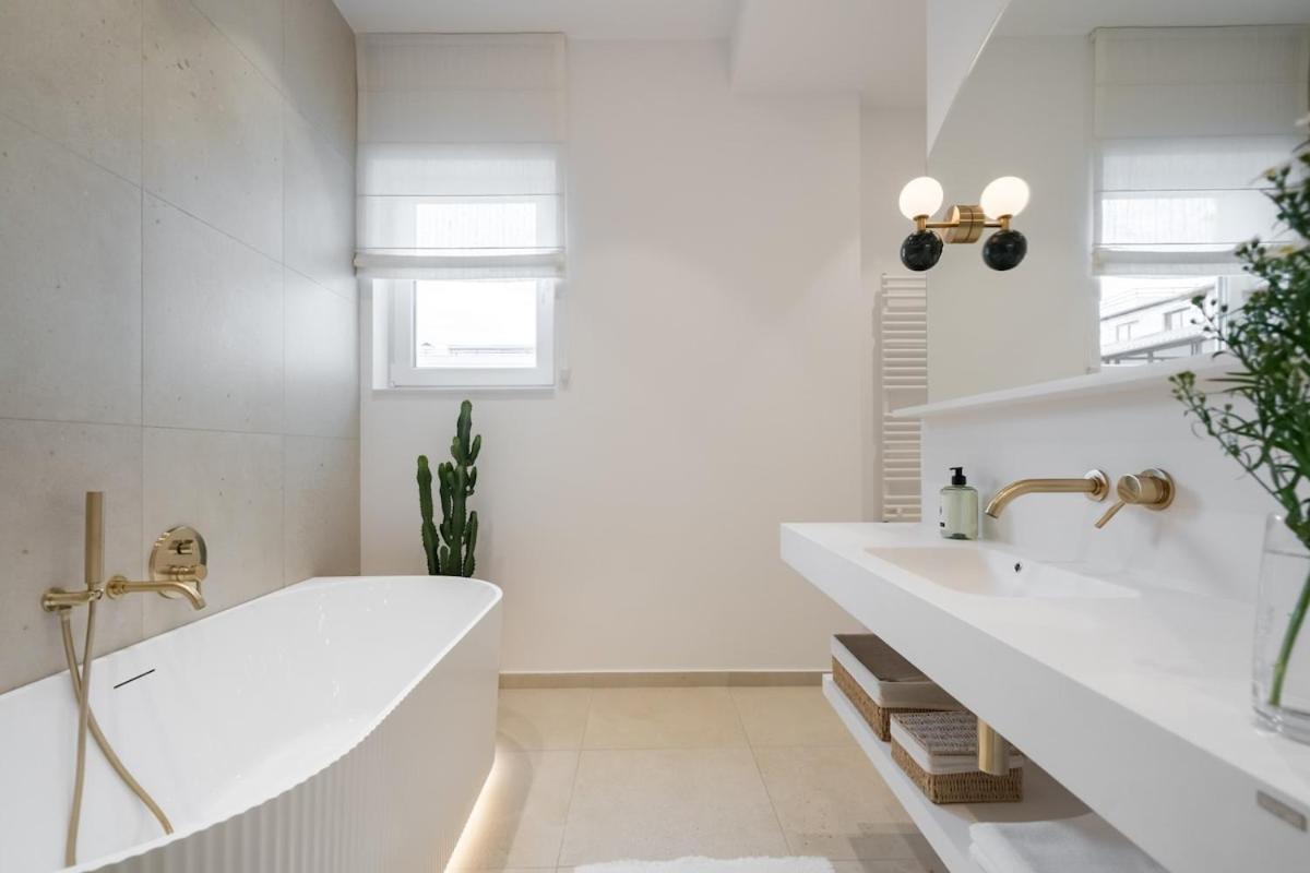 Stunning Park View I 40sqm Terrace L 3bdr L 140sqm Apartment Bucharest