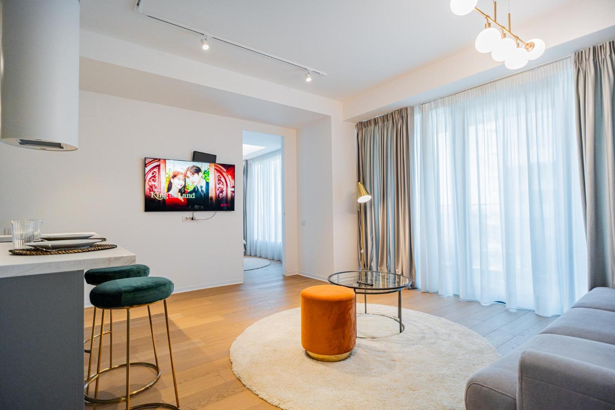 Apartment One Mircea Eliade - Luxurious With Panoramic And Park View *