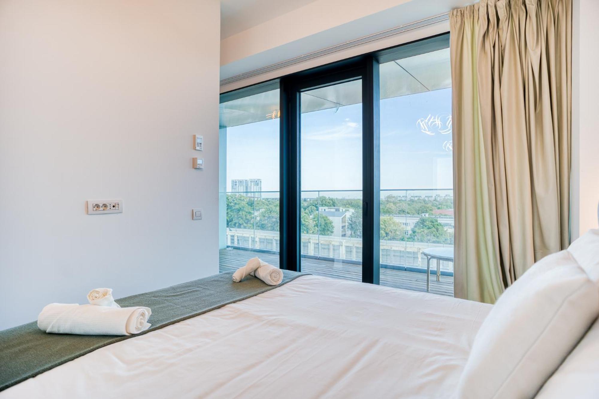 One Mircea Eliade - Luxurious With Panoramic And Park View * Bucharest