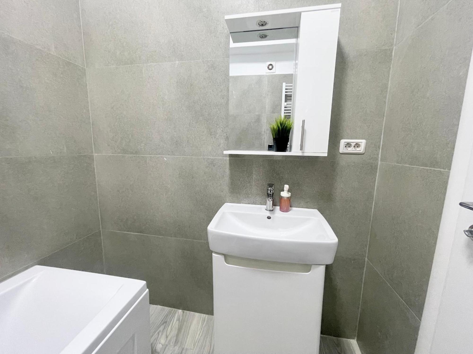 Adress Cd21 * Bucureşti