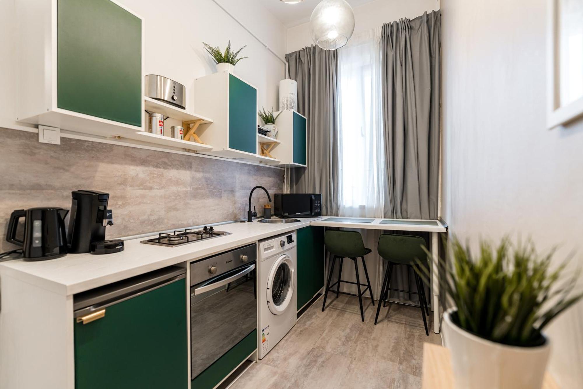 New High Ceilings - Cozy - Athenee Palace Apartment *
