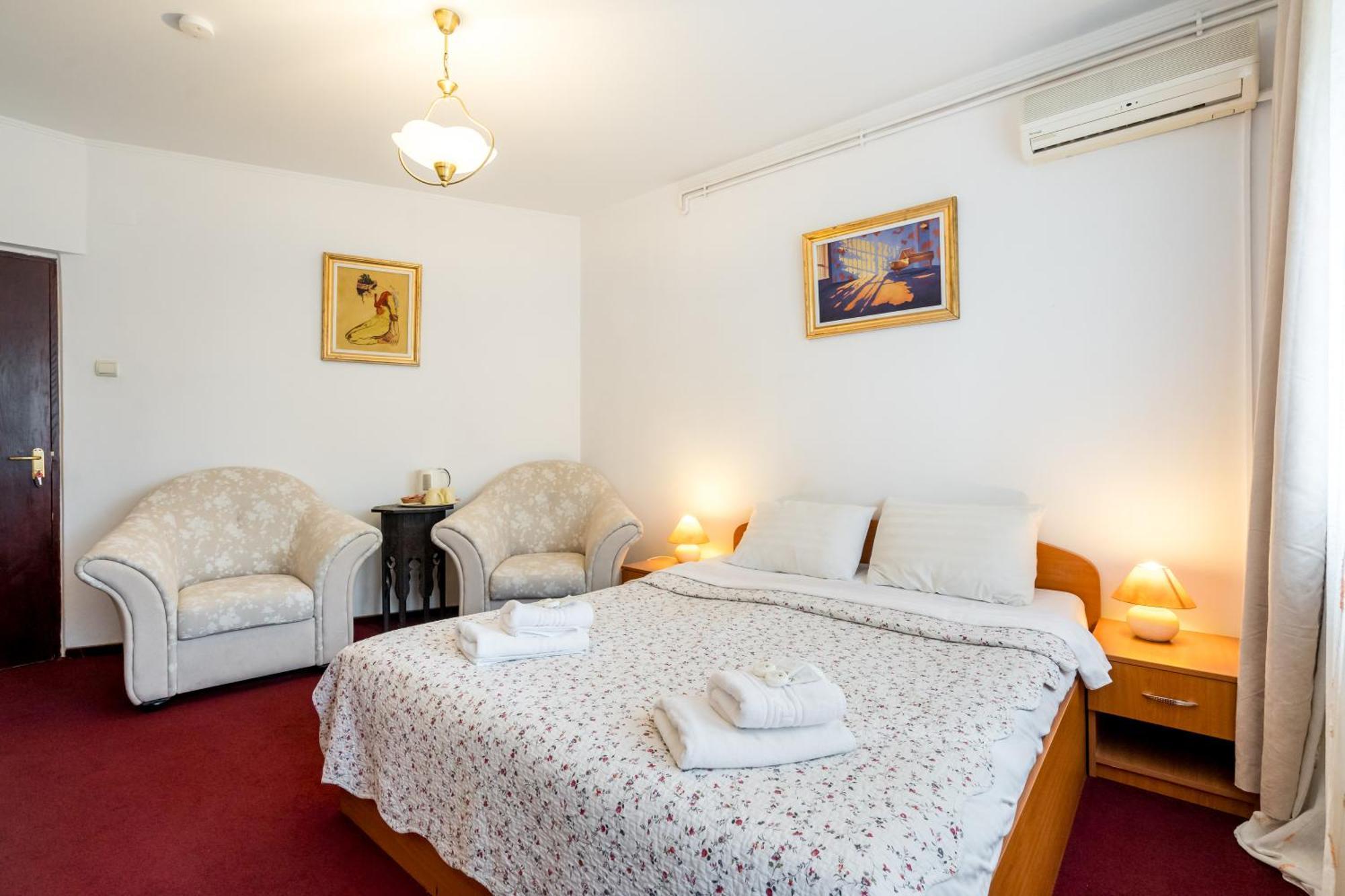 Hotel Flowers Grand 3*