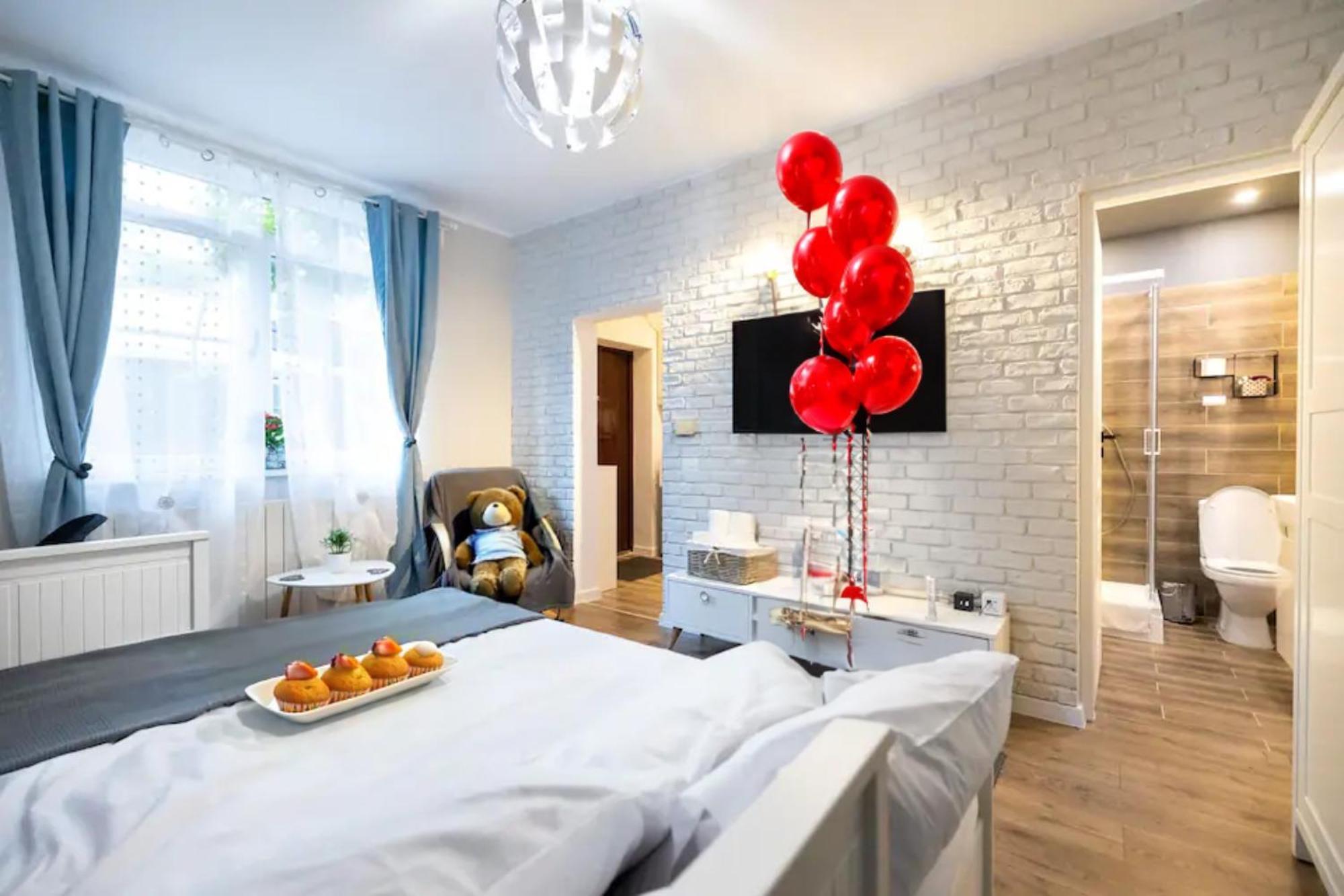 Casa Luminoasa Cu Gradina Privata Apartment