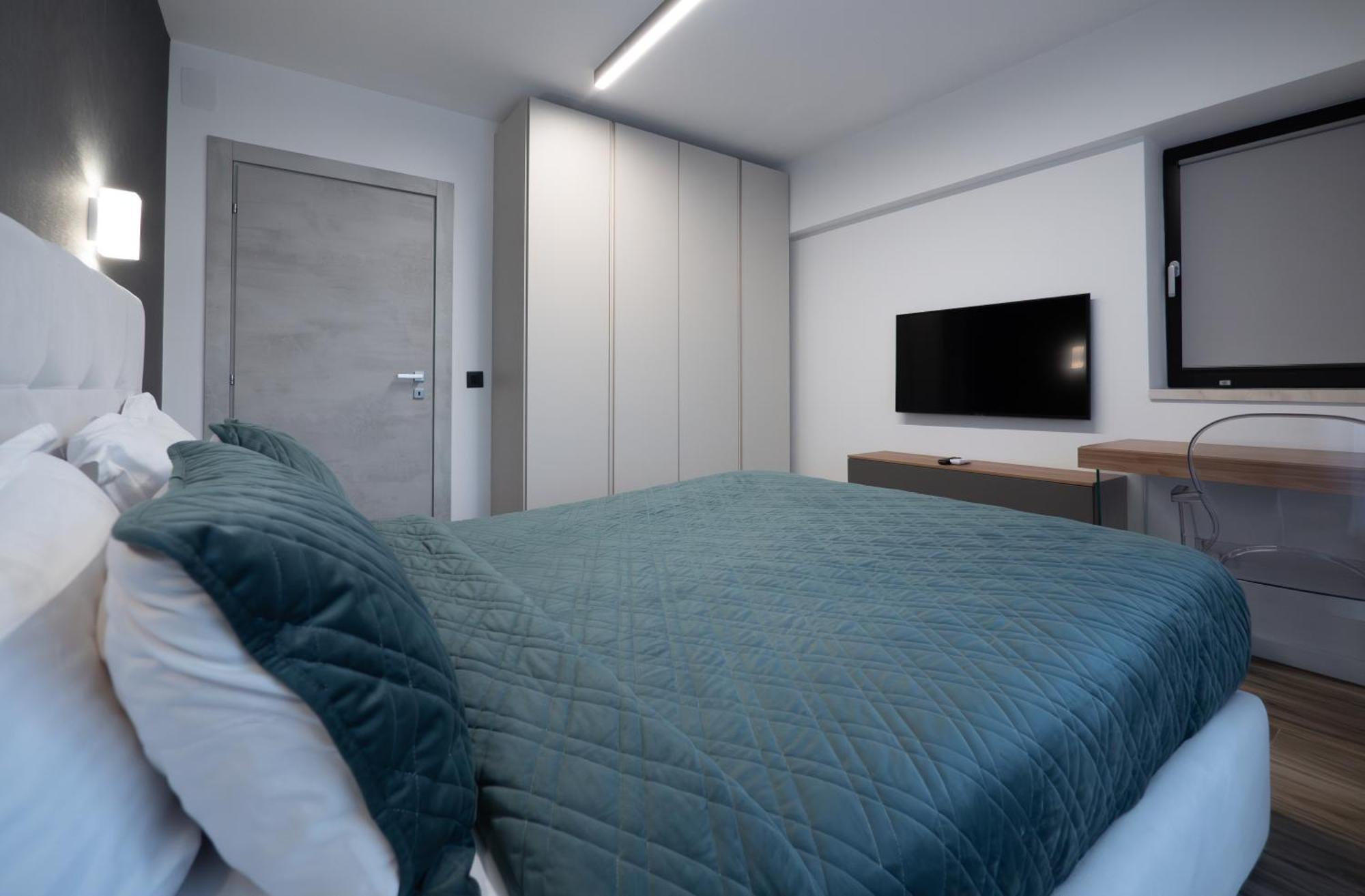 Novos Luxury Hotel *
