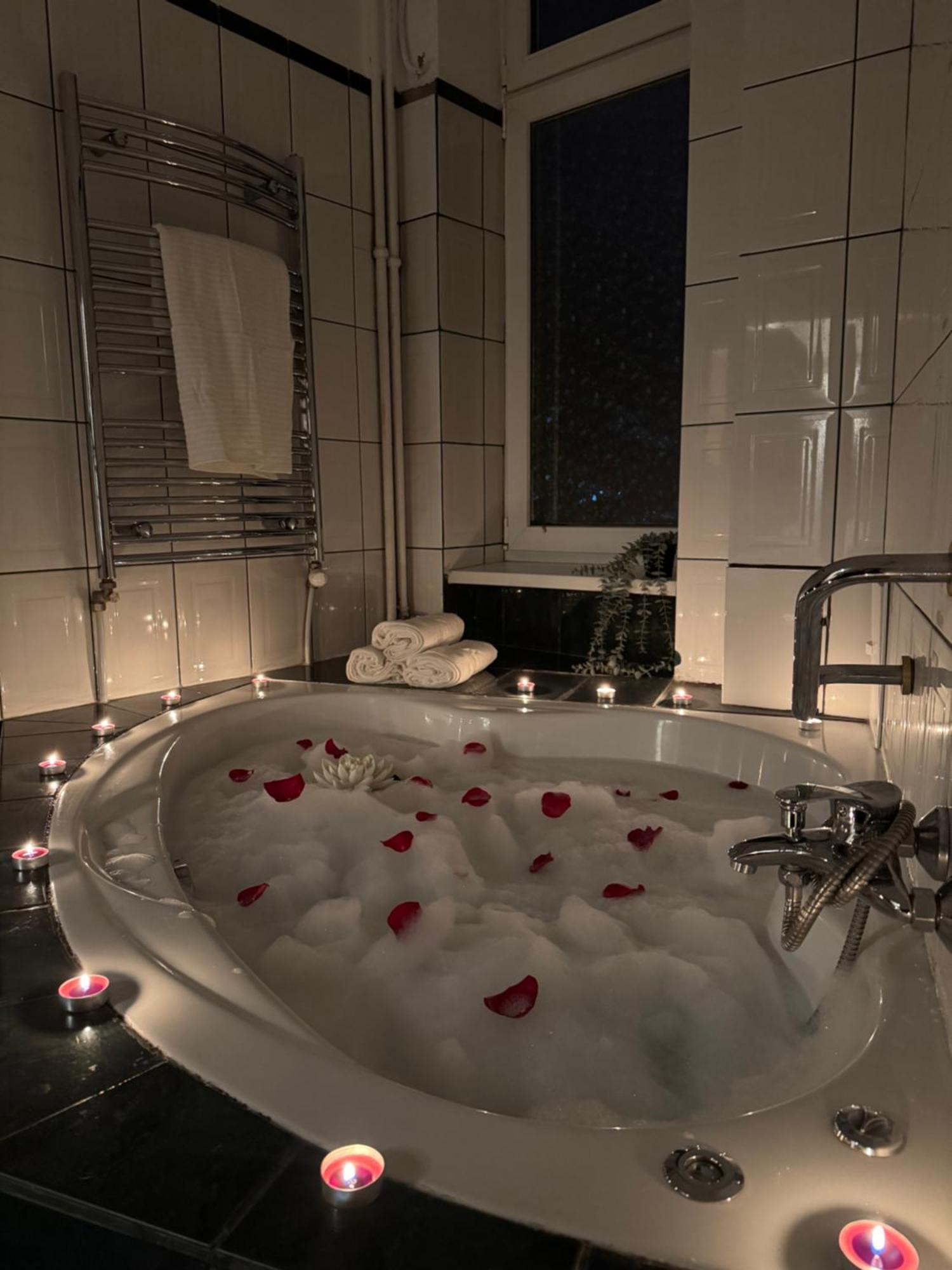 Romantic Bathtube Cismigiu Park 2 Apartment *