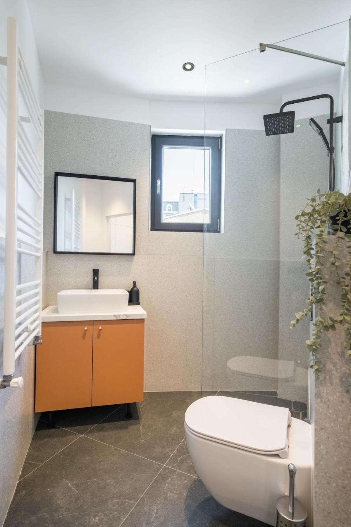 Breathtaking Spacious 2br - Center *