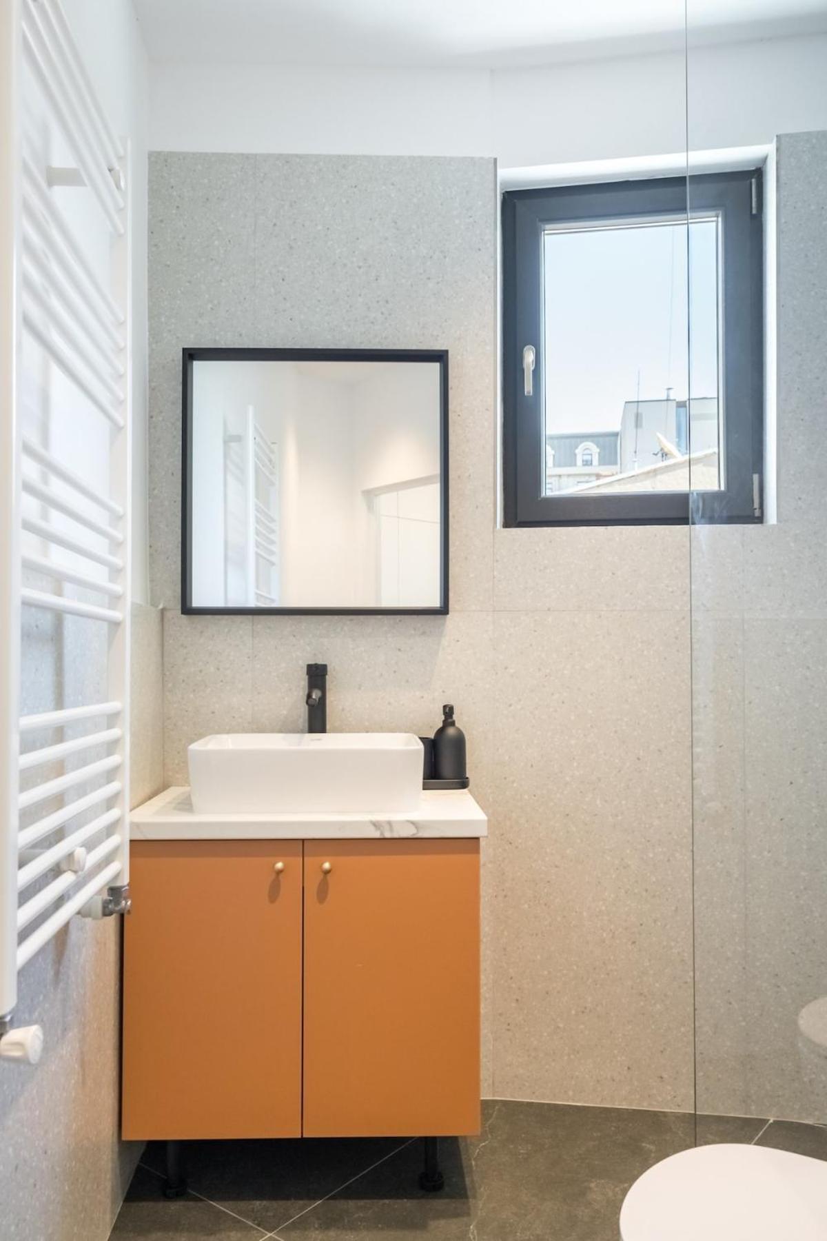 Breathtaking Spacious 2br - Center