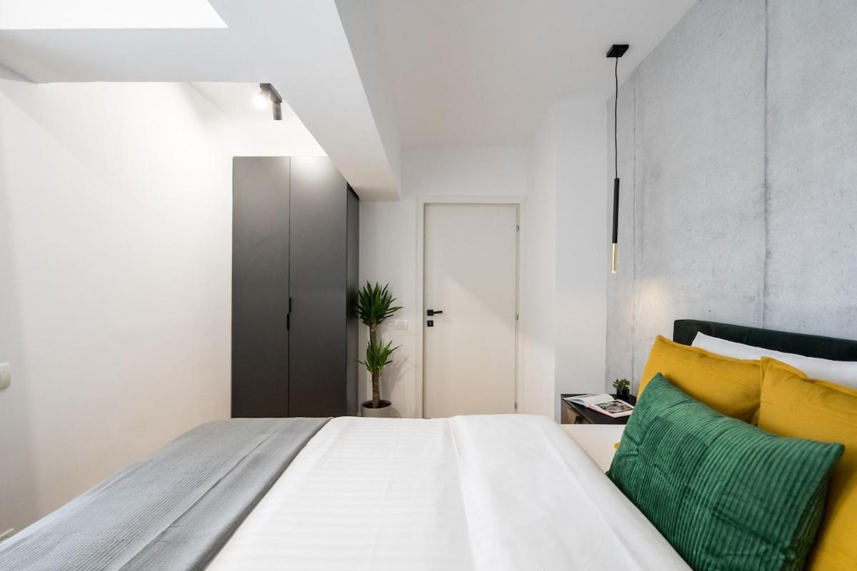 Sunny 2br Large Midtown Flat - 3 Superb Balconies * Bucareste