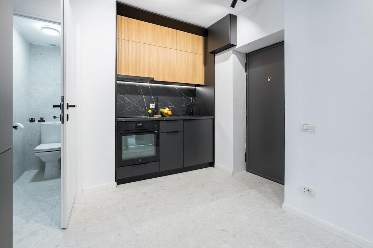 Apartment Sunny 2br Large Midtown Flat - 3 Superb Balconies