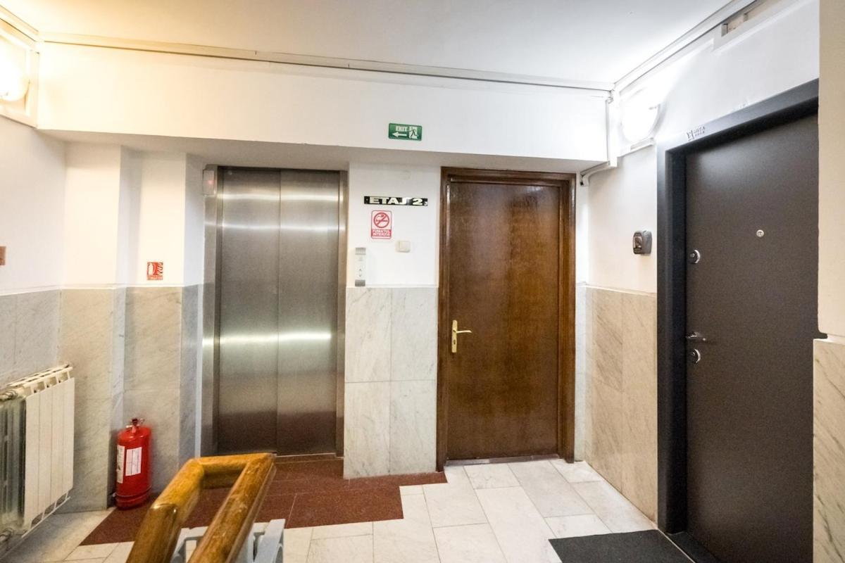 Sunny 2br Large Midtown Flat - 3 Superb Balconies *