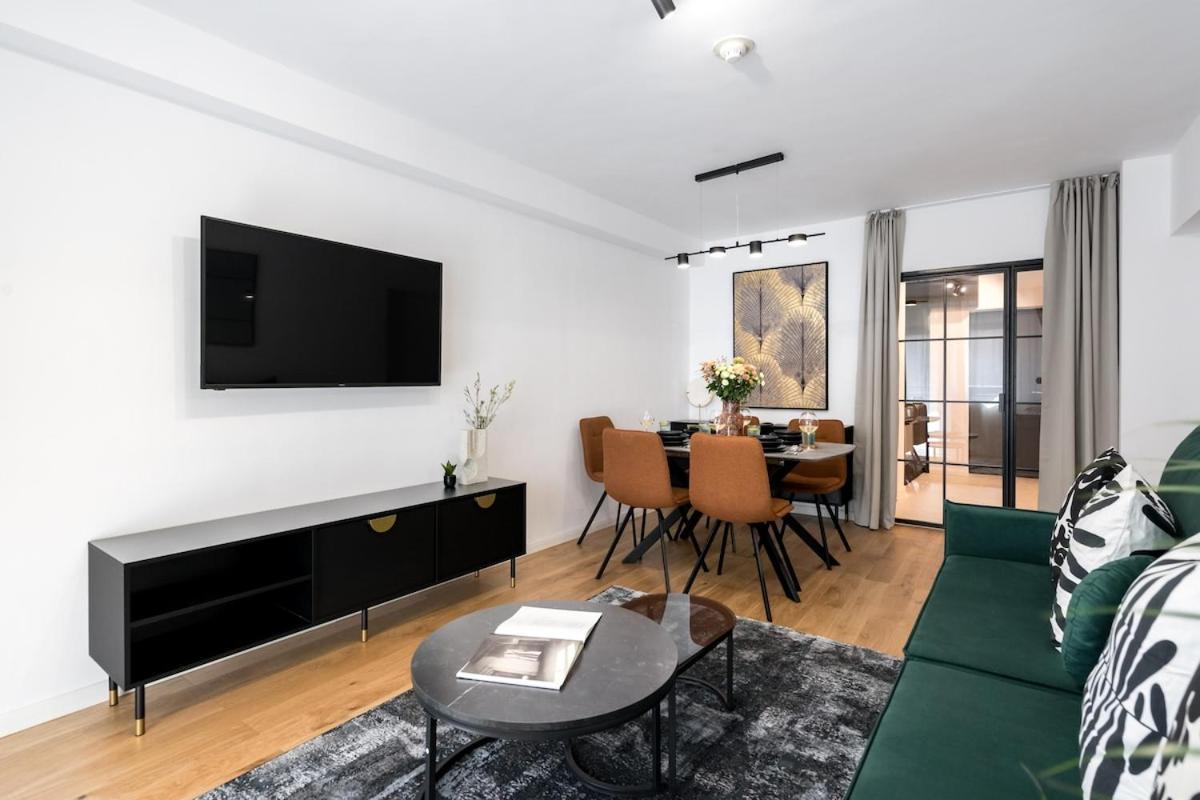 Apartment Sunny 2br Large Midtown Flat - 3 Superb Balconies *