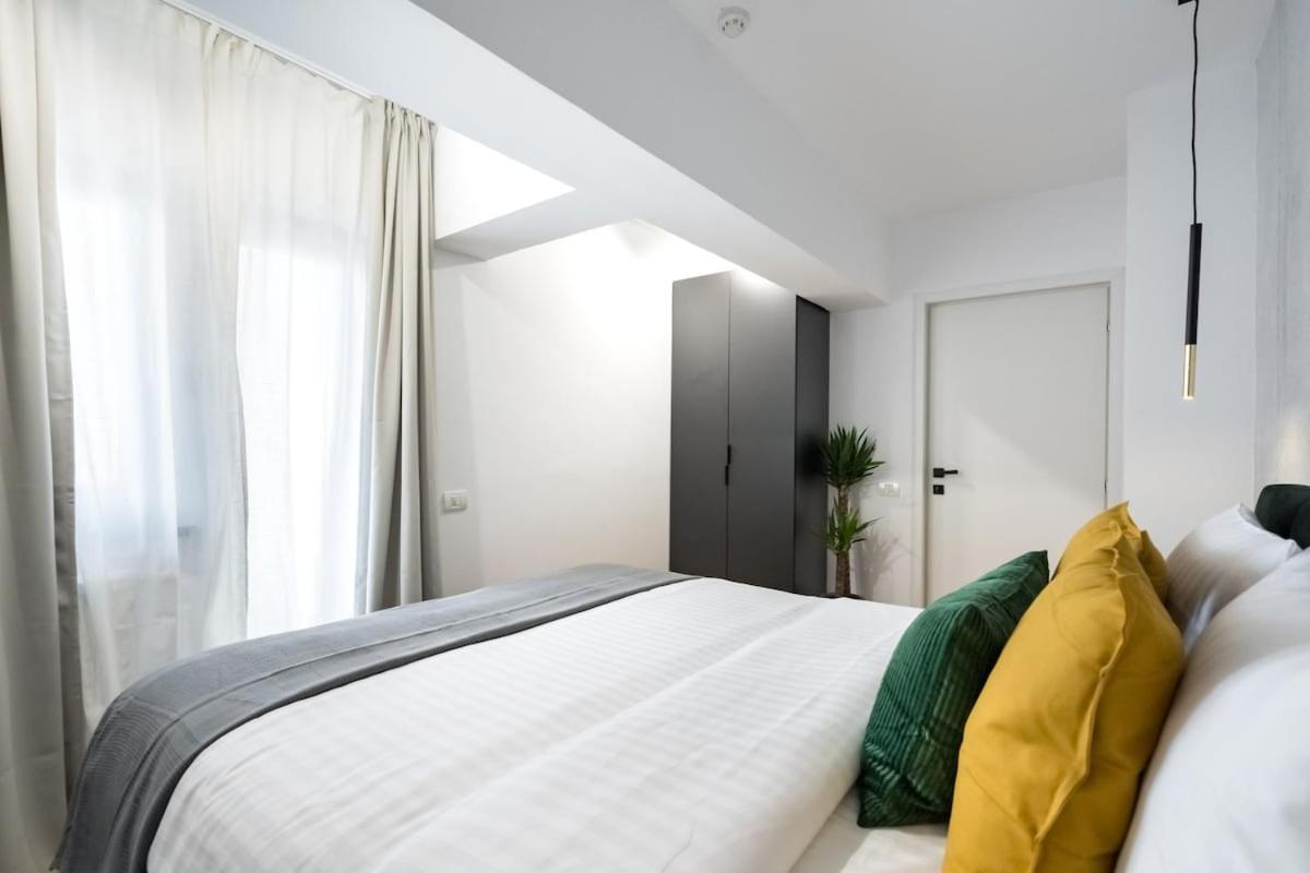 Sunny 2br Large Midtown Flat - 3 Superb Balconies Bucareste
