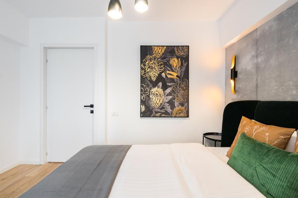 Sunny 2br Large Midtown Flat - 3 Superb Balconies Apartamento *