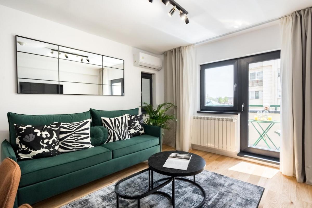 Apartment Sunny 2br Large Midtown Flat - 3 Superb Balconies *
