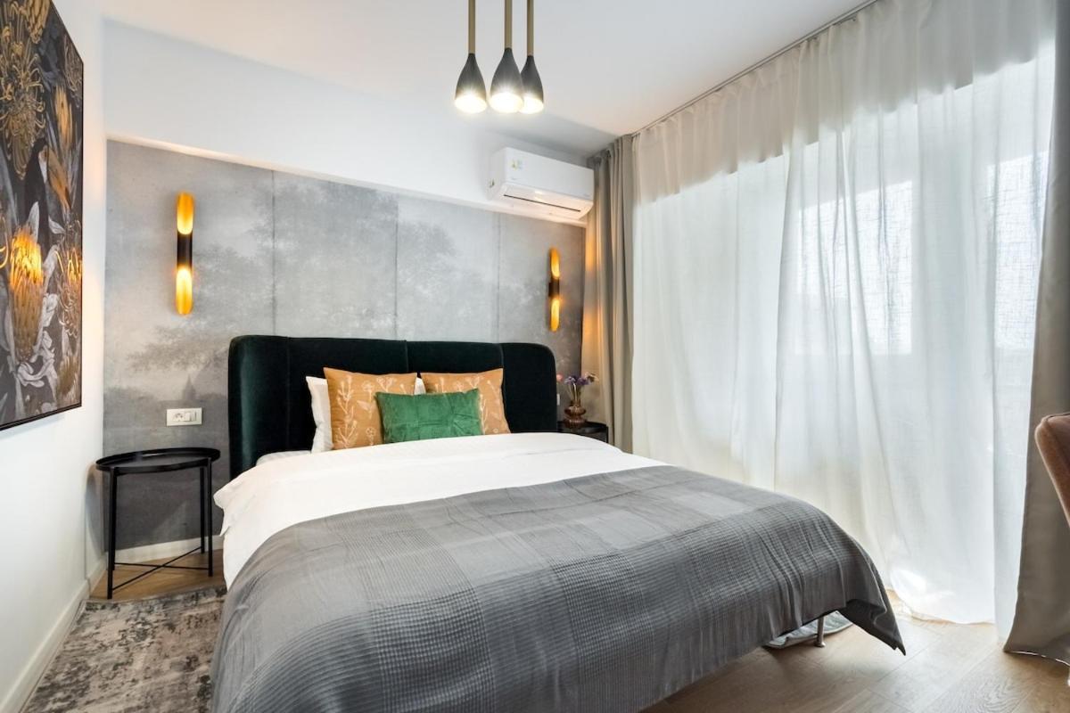 Apartment Sunny 2br Large Midtown Flat - 3 Superb Balconies Bucharest