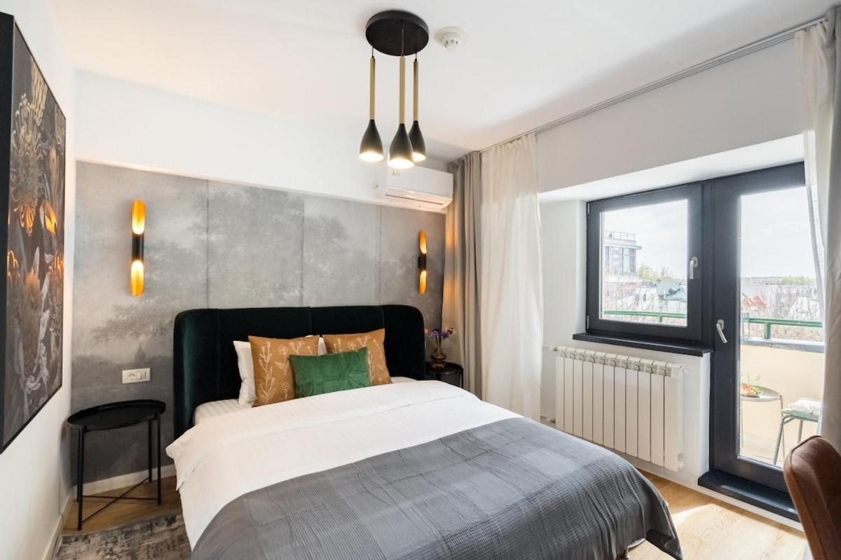 Sunny 2br Large Midtown Flat - 3 Superb Balconies Apartamento Bucareste