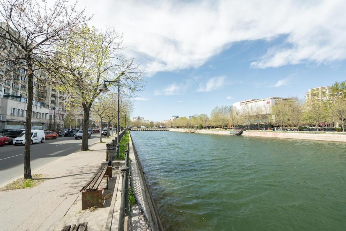 Sunny 2br Large Midtown Flat - 3 Superb Balconies *