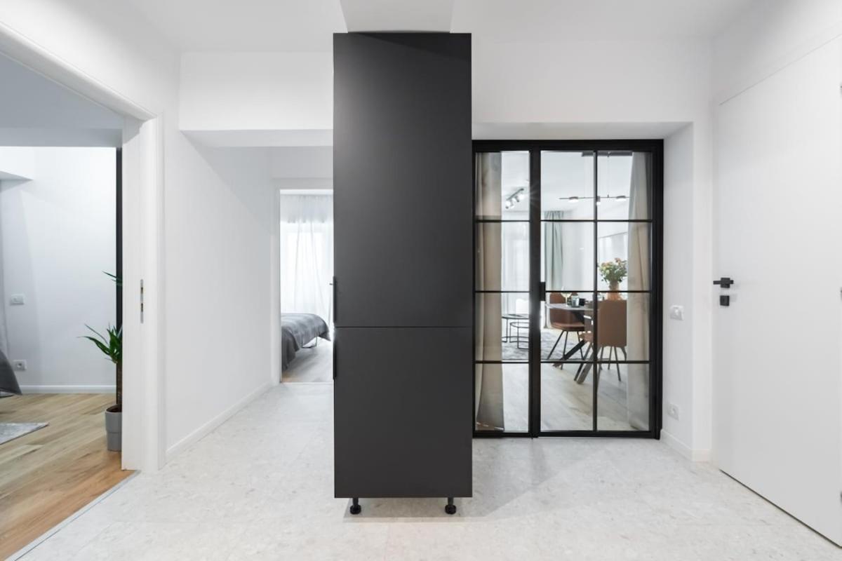 Apartamento Sunny 2br Large Midtown Flat - 3 Superb Balconies