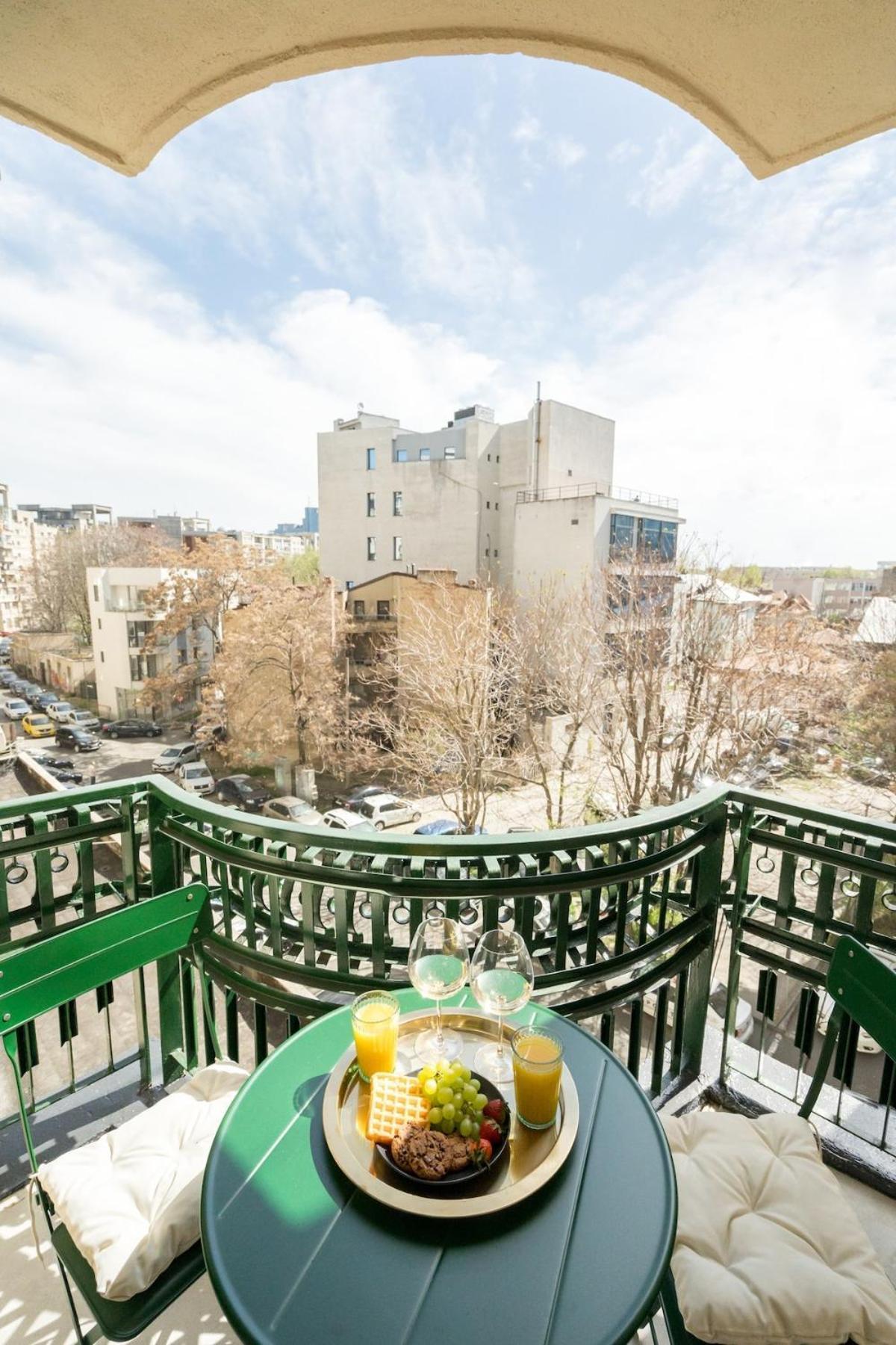 Sunny 2br Large Midtown Flat - 3 Superb Balconies Bucareste