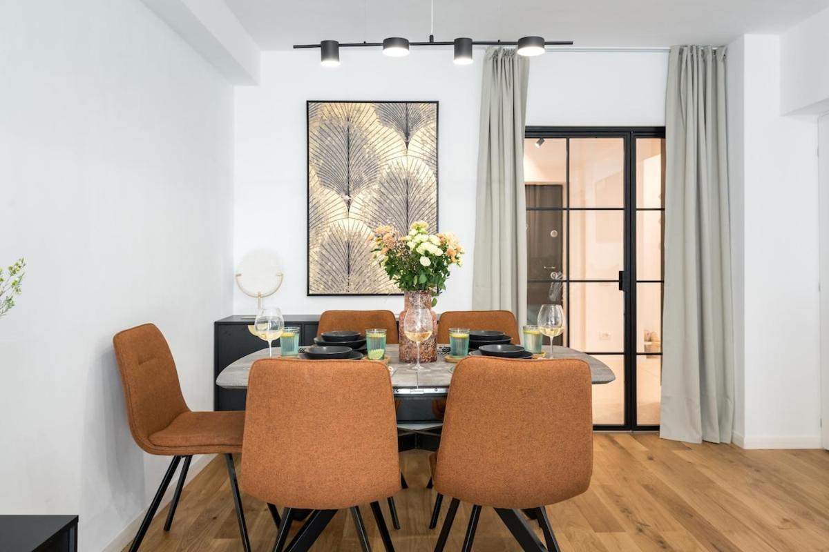 Apartamento Sunny 2br Large Midtown Flat - 3 Superb Balconies