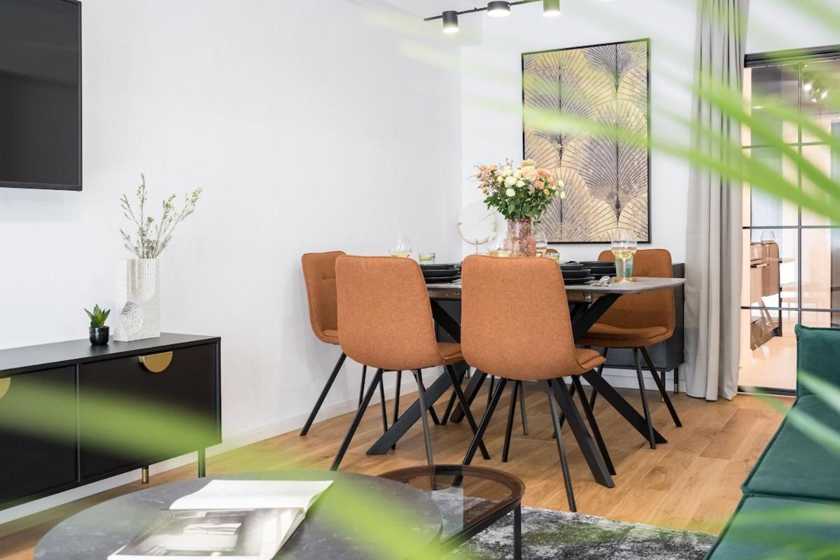 Sunny 2br Large Midtown Flat - 3 Superb Balconies * Bucareste
