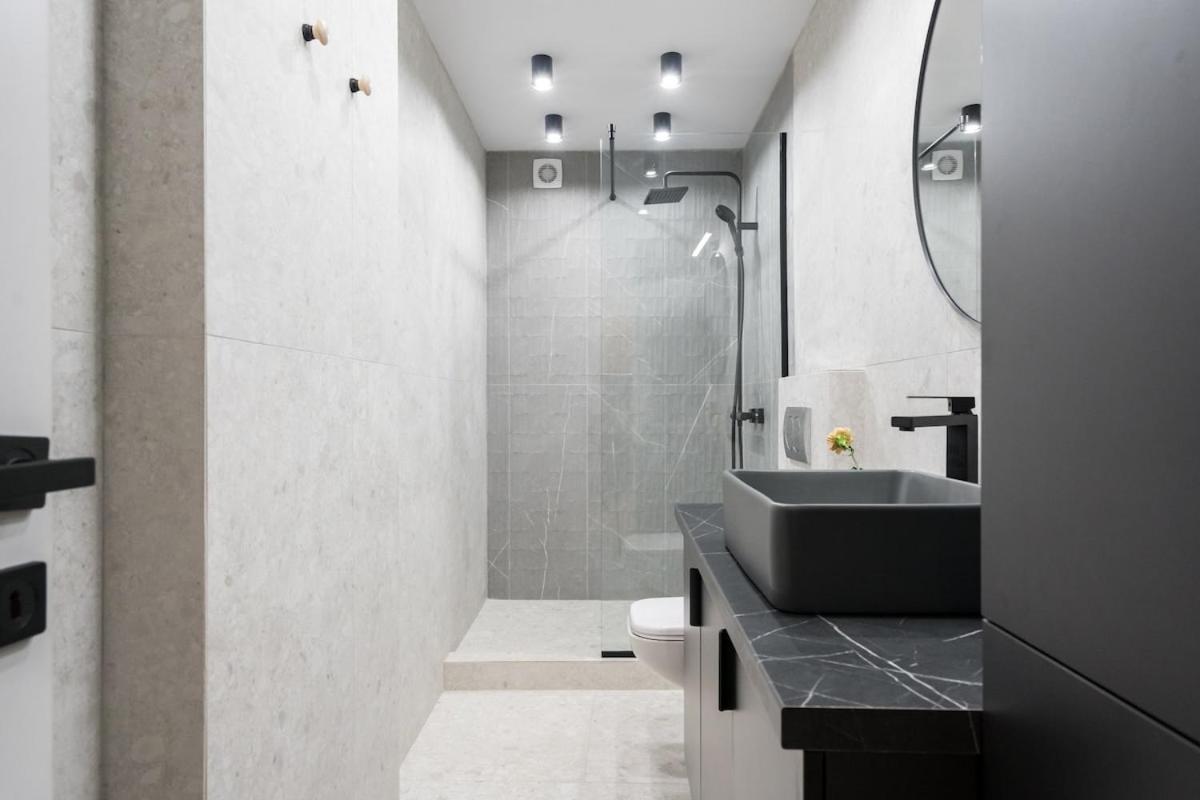 Sunny 2br Large Midtown Flat - 3 Superb Balconies Apartamento *