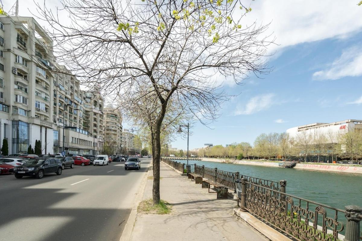 Sunny 2br Large Midtown Flat - 3 Superb Balconies
