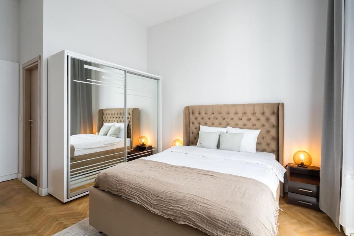Apartment Sunny Large Flat - Amzei Square - Superb Balcony *