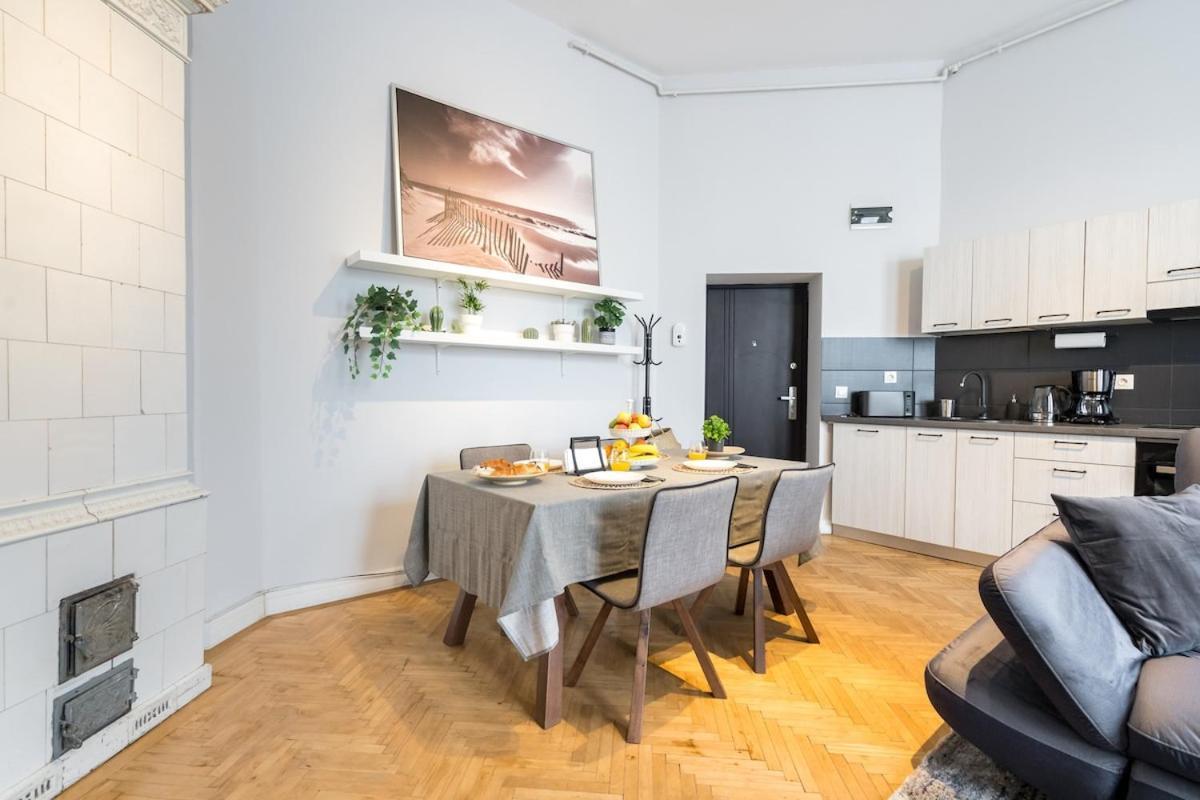 Apartment Sunny Large Flat - Amzei Square - Superb Balcony Bucharest