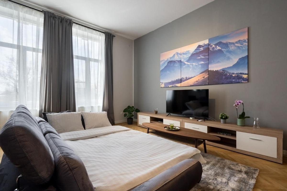 Sunny Large Flat - Amzei Square - Superb Balcony Apartment *