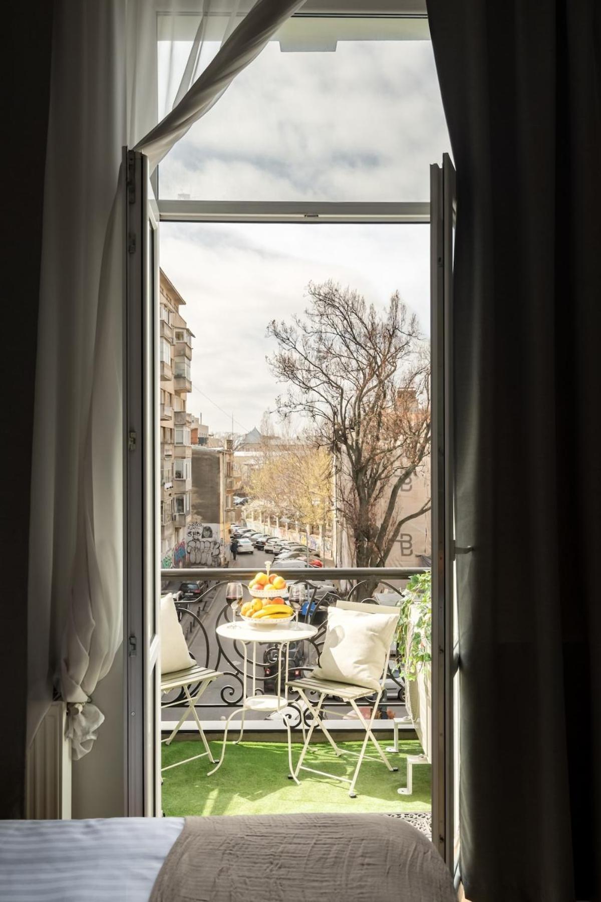 Sunny Large Flat - Amzei Square - Superb Balcony Bucharest