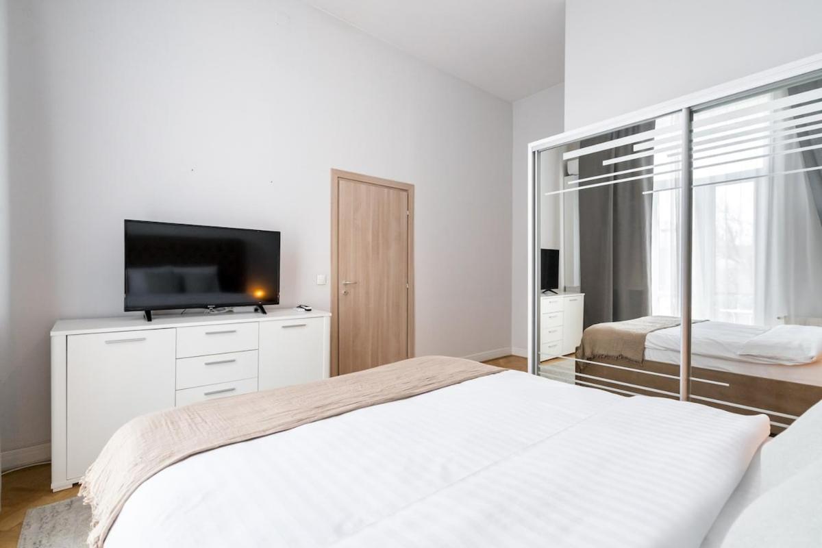 Sunny Large Flat - Amzei Square - Superb Balcony Apartment *