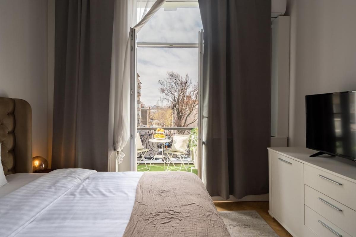 Apartment Sunny Large Flat - Amzei Square - Superb Balcony *