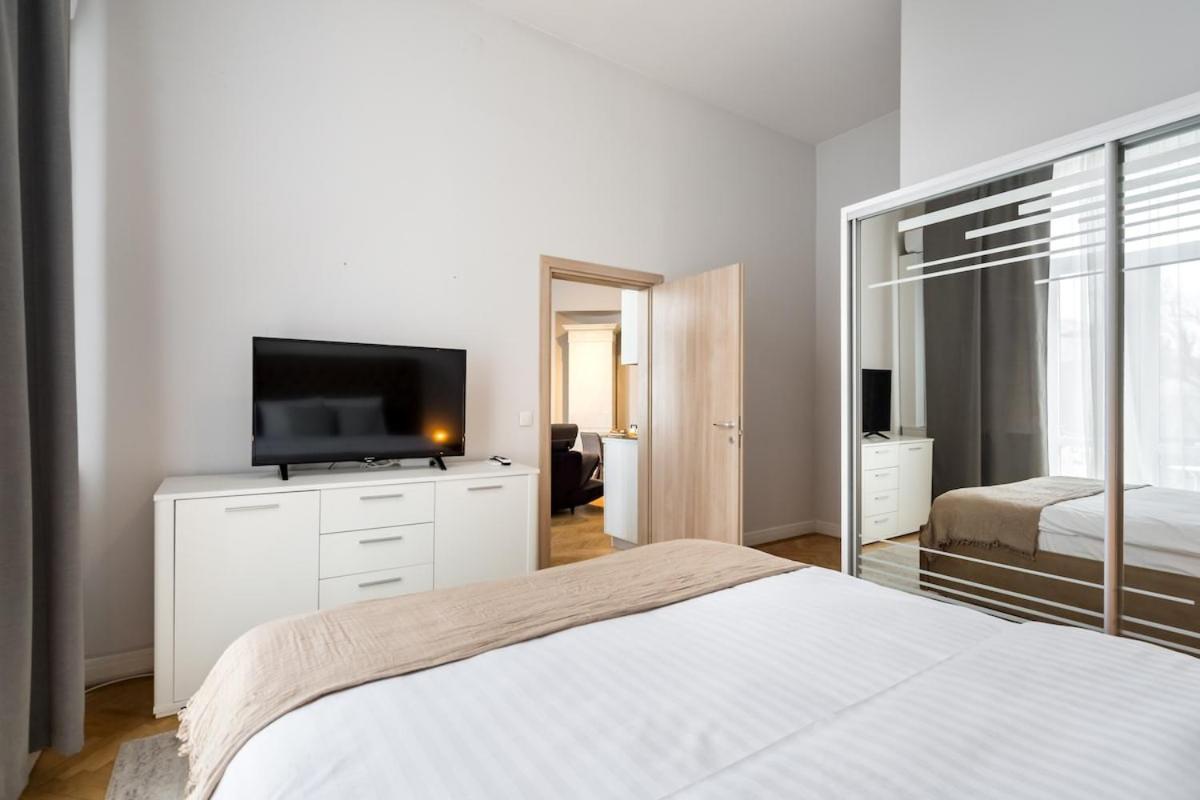 Sunny Large Flat - Amzei Square - Superb Balcony * Bucharest
