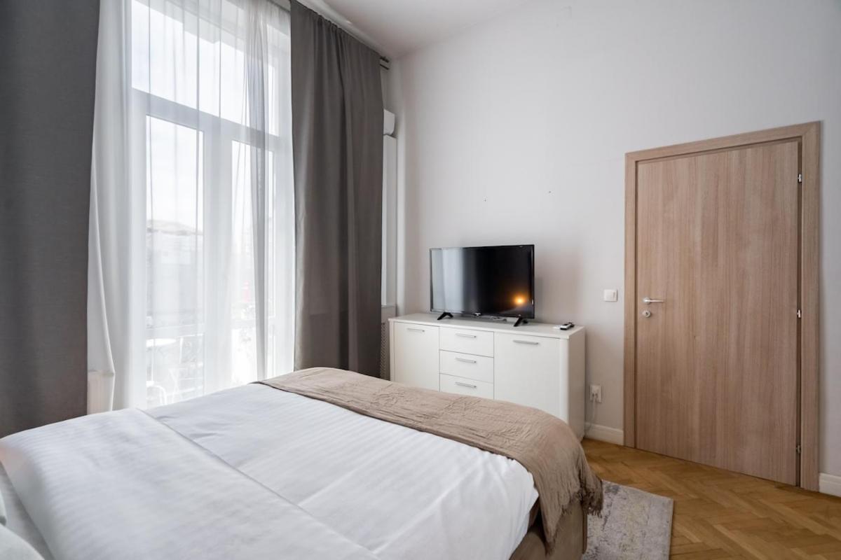 Apartment Sunny Large Flat - Amzei Square - Superb Balcony *