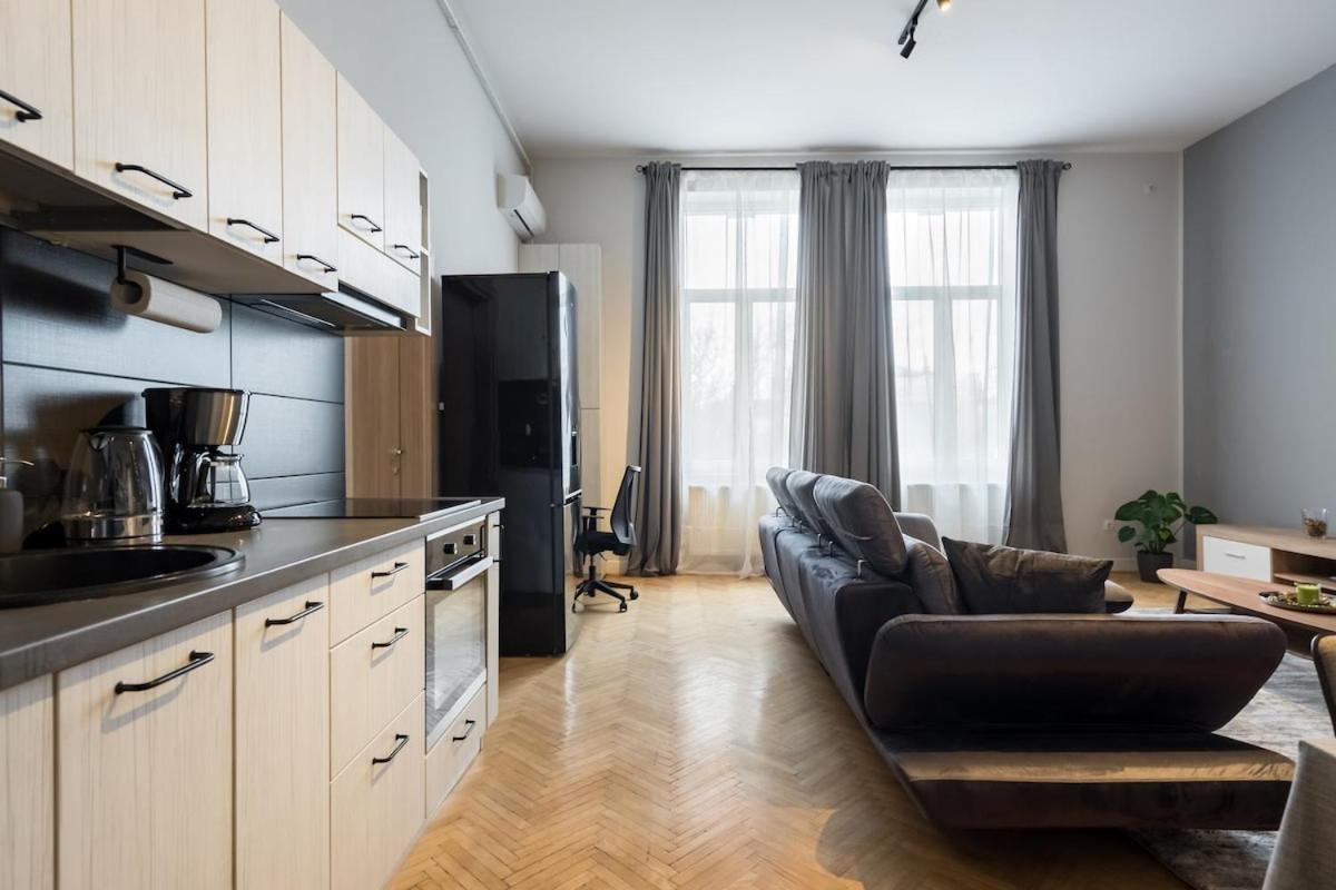 Sunny Large Flat - Amzei Square - Superb Balcony Apartment Bucharest