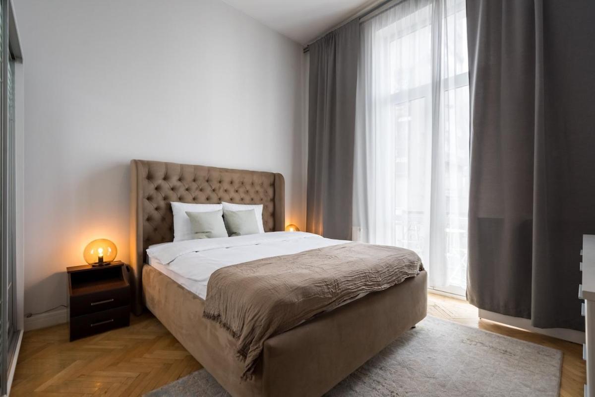 Apartment Sunny Large Flat - Amzei Square - Superb Balcony Bucharest