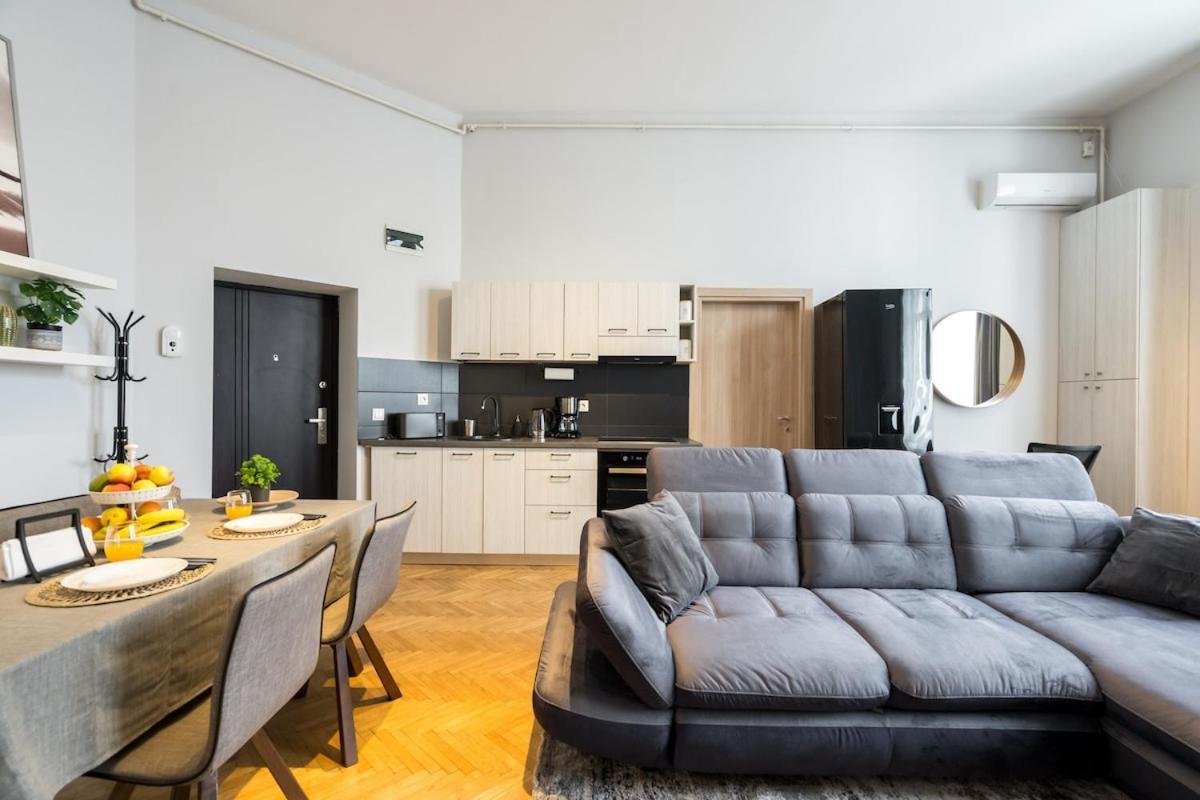 Sunny Large Flat - Amzei Square - Superb Balcony Bucharest