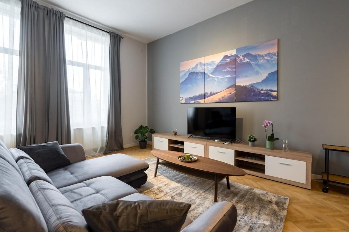 Sunny Large Flat - Amzei Square - Superb Balcony * Bucharest