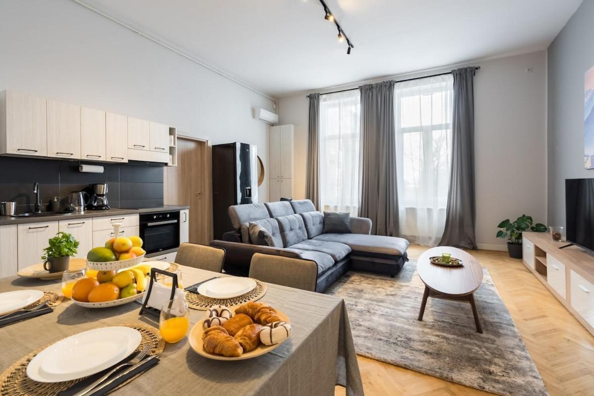 Sunny Large Flat - Amzei Square - Superb Balcony Apartment