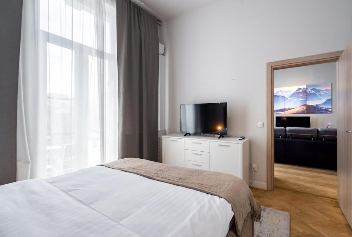 Apartment Sunny Large Flat - Amzei Square - Superb Balcony *